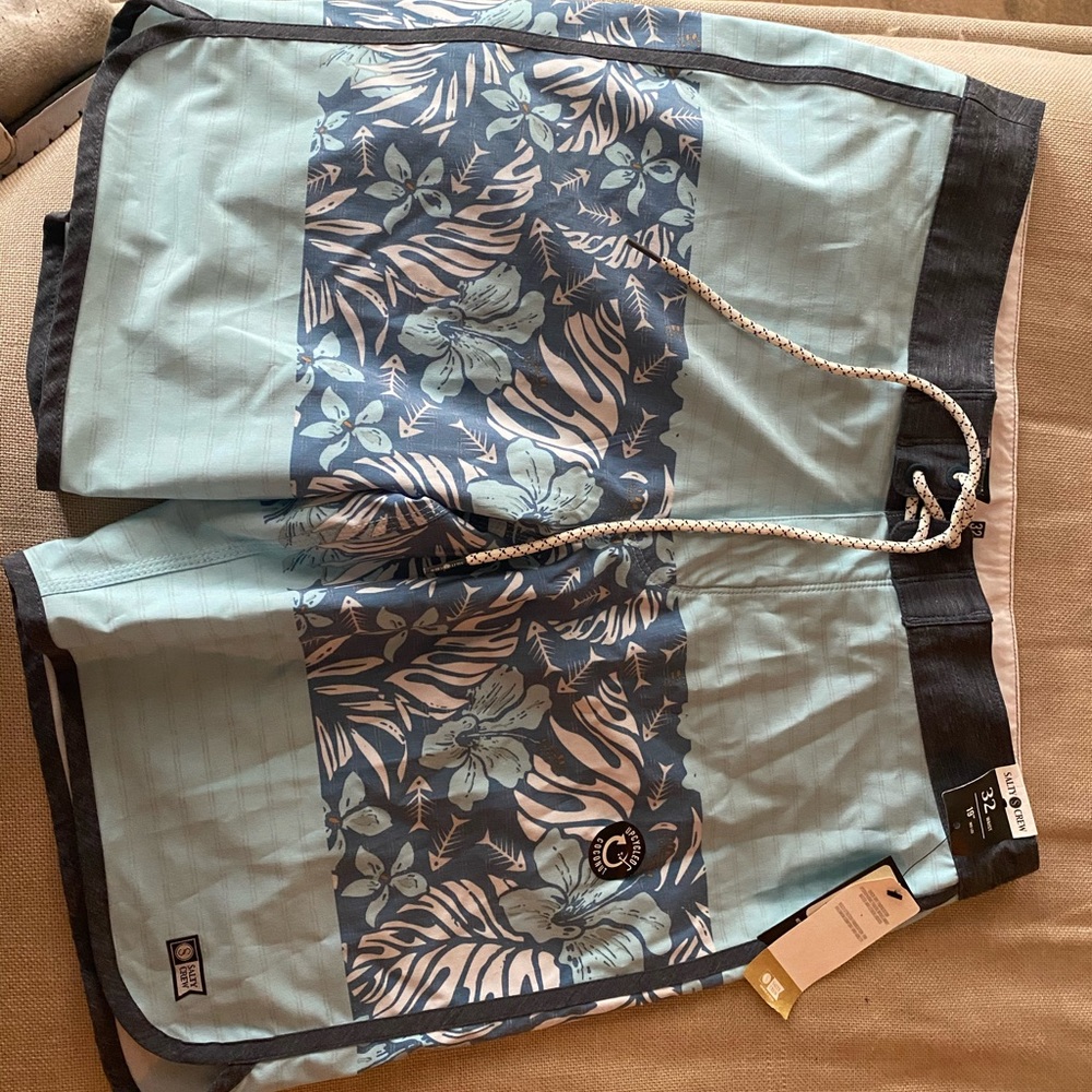 Brand new size 32 Salty Crew board short